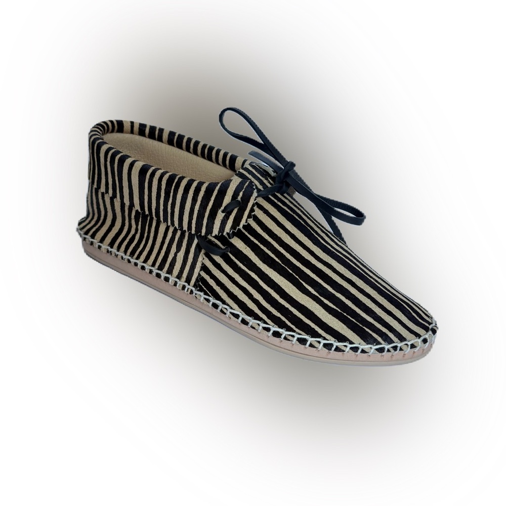 The Great Canyon Moccasin Black/Cream Stripe NWB Haircalf